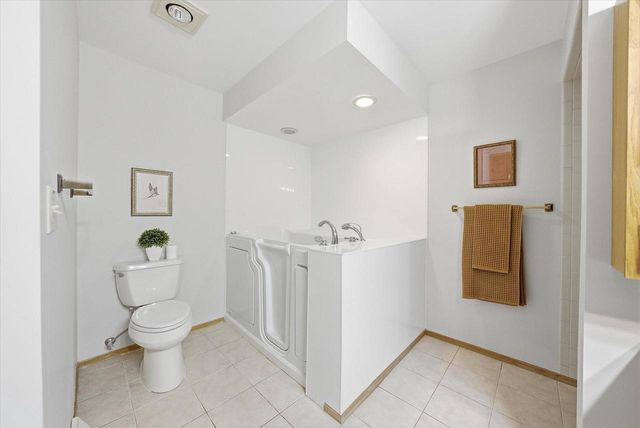 W178N9743 Riversbend CIRCLE W, Germantown, WI 53022