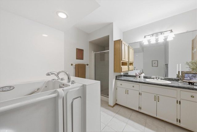 W178N9743 Riversbend CIRCLE W, Germantown, WI 53022