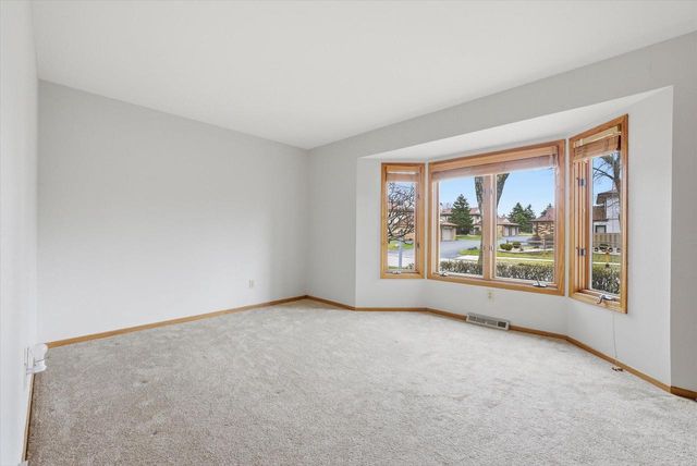 W178N9743 Riversbend CIRCLE W, Germantown, WI 53022