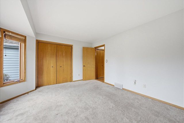 W178N9743 Riversbend CIRCLE W, Germantown, WI 53022