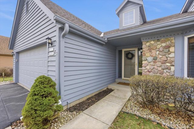 W178N9743 Riversbend CIRCLE W, Germantown, WI 53022