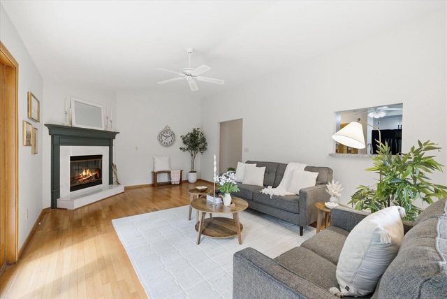 W178N9743 Riversbend CIRCLE W, Germantown, WI 53022