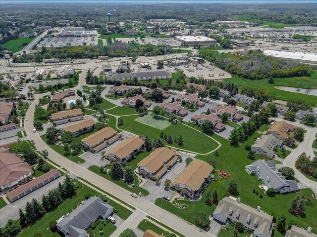 W178N9743 Riversbend CIRCLE W, Germantown, WI 53022