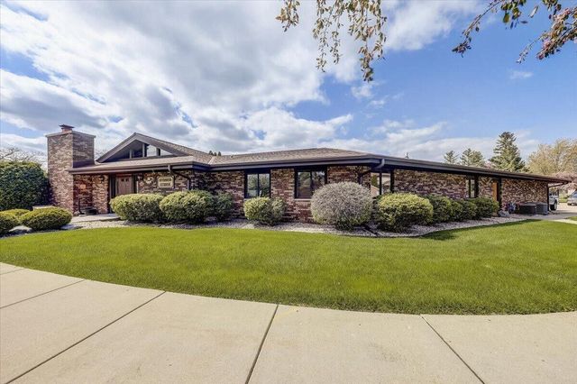 W178N9743 Riversbend CIRCLE W, Germantown, WI 53022