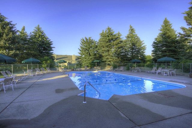 W178N9743 Riversbend CIRCLE W, Germantown, WI 53022