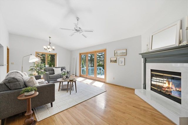 W178N9743 Riversbend CIRCLE W, Germantown, WI 53022