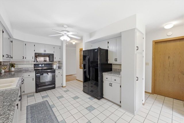 W178N9743 Riversbend CIRCLE W, Germantown, WI 53022