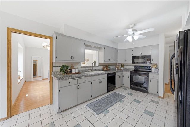 W178N9743 Riversbend CIRCLE W, Germantown, WI 53022