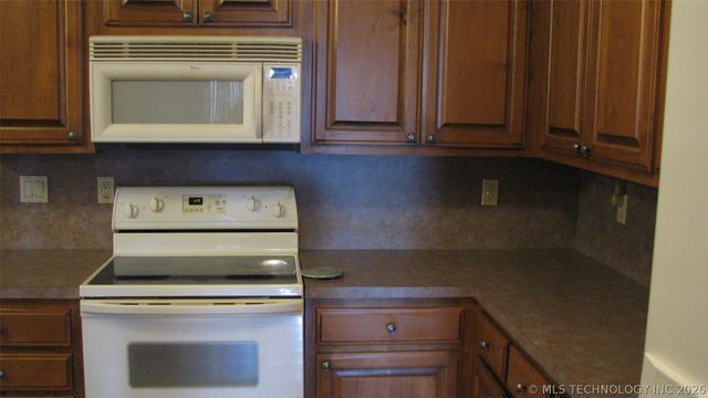 328 S Fairland Avenue, Coweta, OK 74429