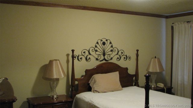 328 S Fairland Avenue, Coweta, OK 74429