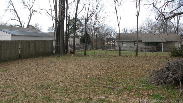 328 S Fairland Avenue, Coweta, OK 74429