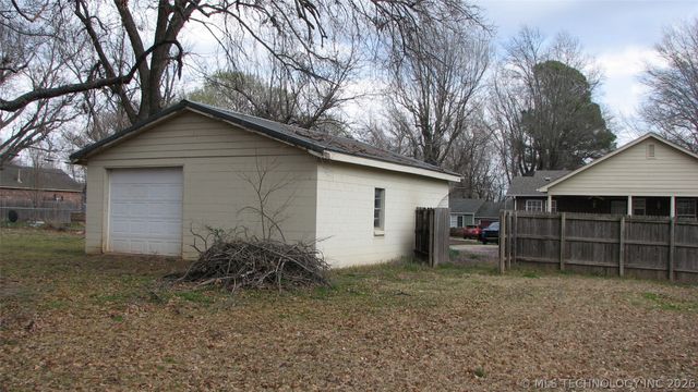 328 S Fairland Avenue, Coweta, OK 74429
