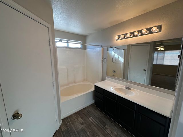 3057 W CAT BALUE Drive, Phoenix, AZ 85027