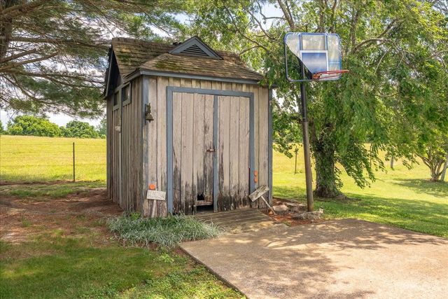 612 Clax Branch Rd, Loretto, TN 38469