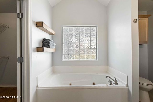 102 Pear Tree Circle, Broussard, LA 70518