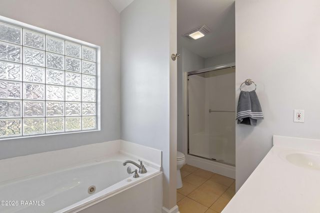 102 Pear Tree Circle, Broussard, LA 70518