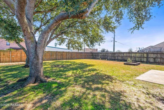 102 Pear Tree Circle, Broussard, LA 70518