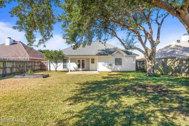 102 Pear Tree Circle, Broussard, LA 70518