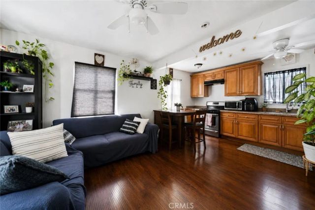 1221 W 88th, Los Angeles, CA 90044