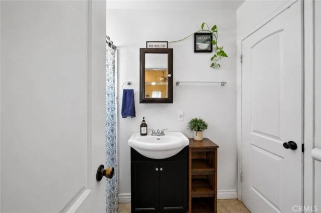 1221 W 88th, Los Angeles, CA 90044