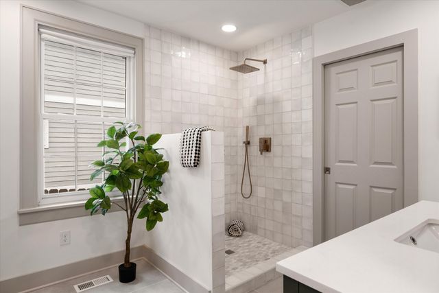 2408 Inga St, Nashville, TN 37206