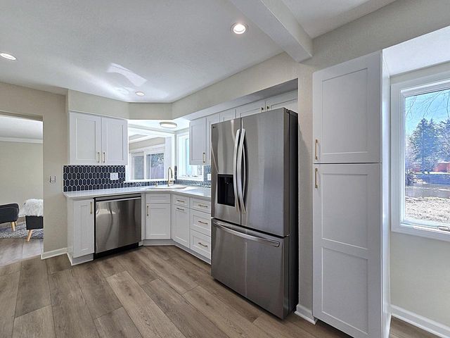 519 W Montclaire AVENUE, Glendale, WI 53217
