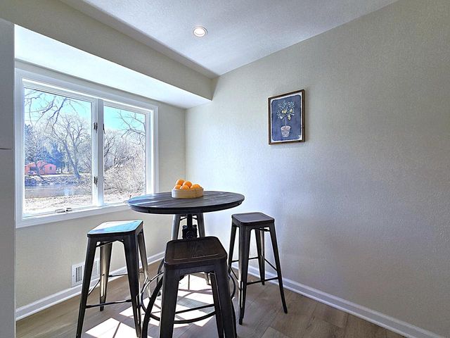 519 W Montclaire AVENUE, Glendale, WI 53217