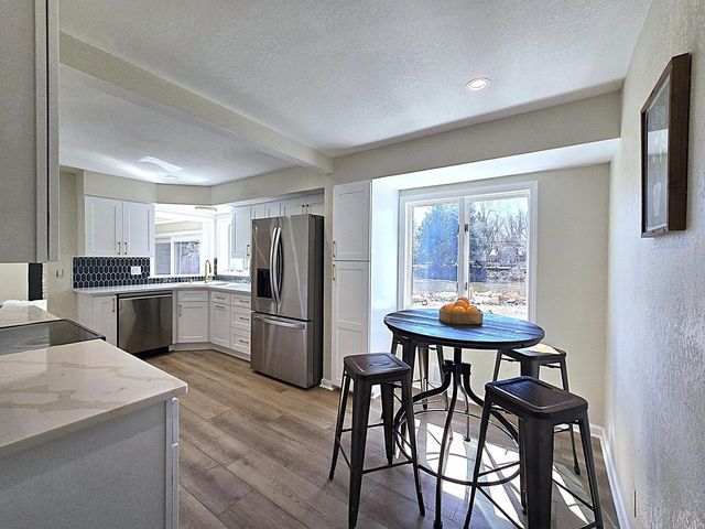 519 W Montclaire AVENUE, Glendale, WI 53217
