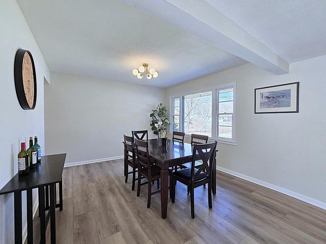 519 W Montclaire AVENUE, Glendale, WI 53217