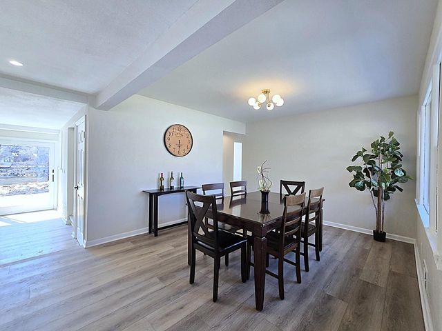 519 W Montclaire AVENUE, Glendale, WI 53217