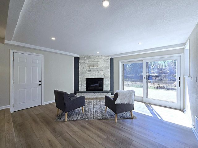 519 W Montclaire AVENUE, Glendale, WI 53217