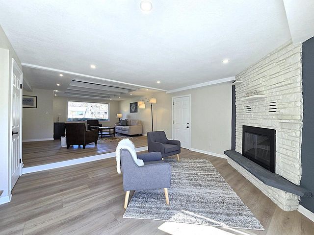 519 W Montclaire AVENUE, Glendale, WI 53217