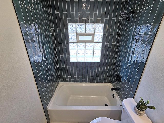 519 W Montclaire AVENUE, Glendale, WI 53217