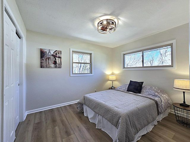 519 W Montclaire AVENUE, Glendale, WI 53217