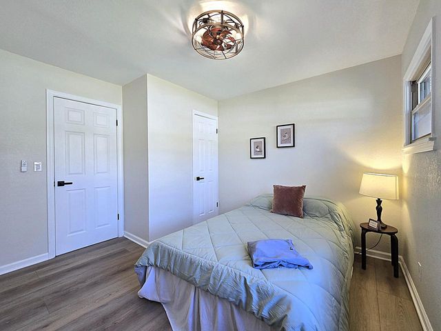 519 W Montclaire AVENUE, Glendale, WI 53217