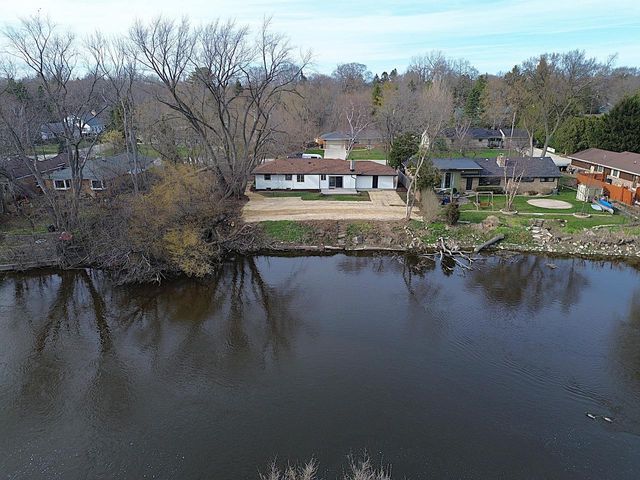 519 W Montclaire AVENUE, Glendale, WI 53217
