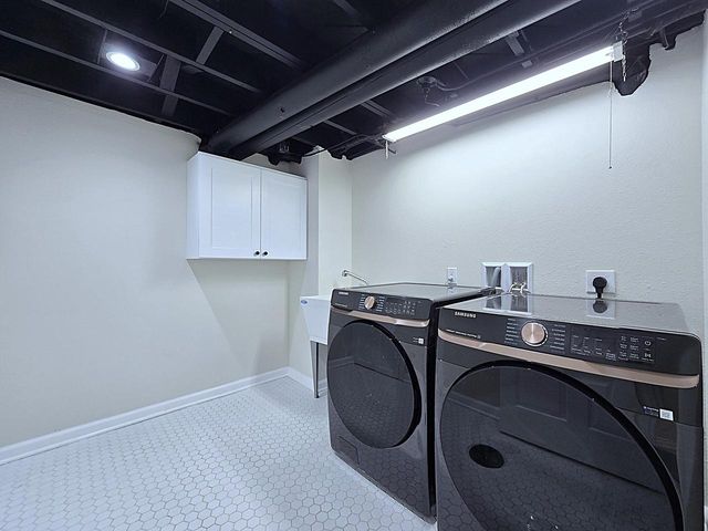 519 W Montclaire AVENUE, Glendale, WI 53217