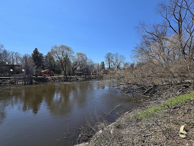 519 W Montclaire AVENUE, Glendale, WI 53217