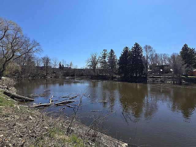 519 W Montclaire AVENUE, Glendale, WI 53217