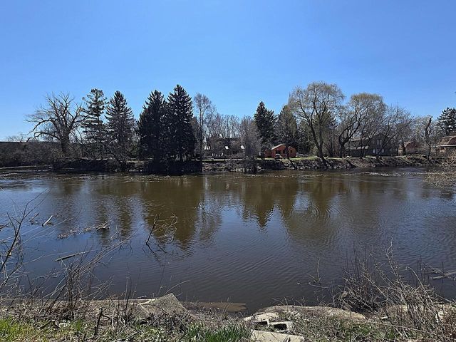 519 W Montclaire AVENUE, Glendale, WI 53217