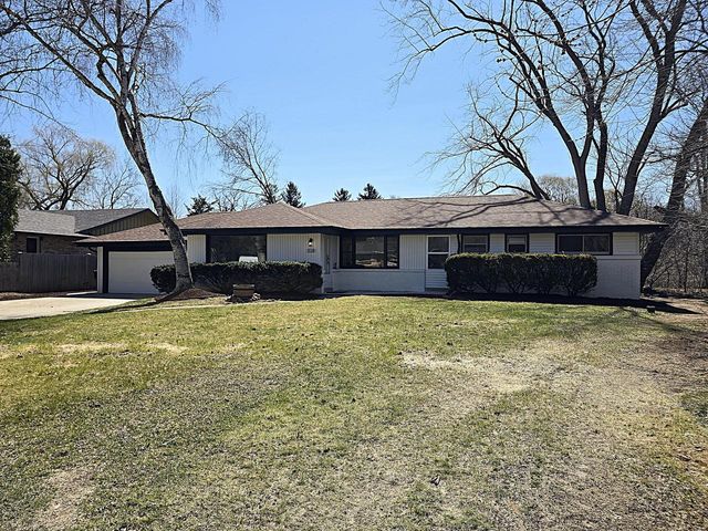 519 W Montclaire AVENUE, Glendale, WI 53217