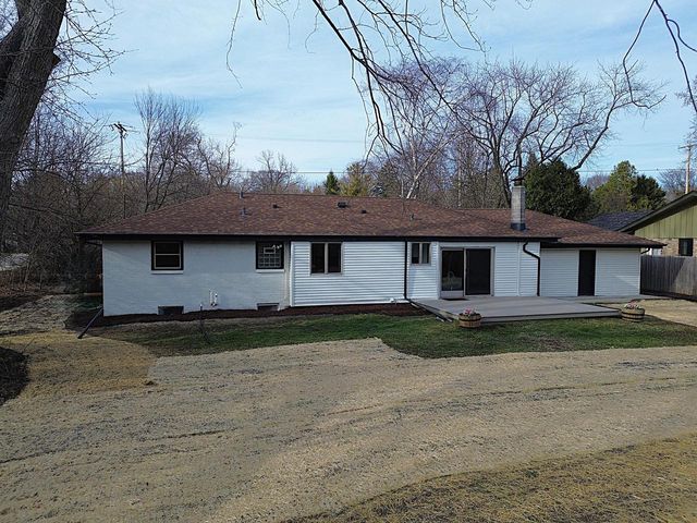 519 W Montclaire AVENUE, Glendale, WI 53217