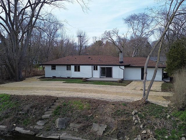 519 W Montclaire AVENUE, Glendale, WI 53217