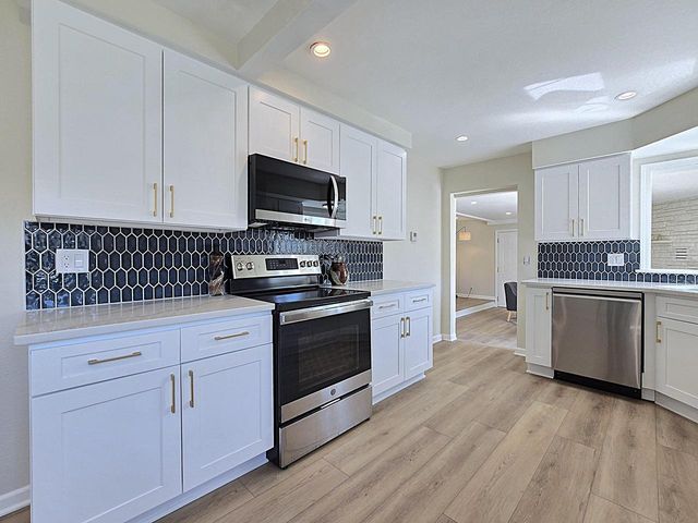 519 W Montclaire AVENUE, Glendale, WI 53217