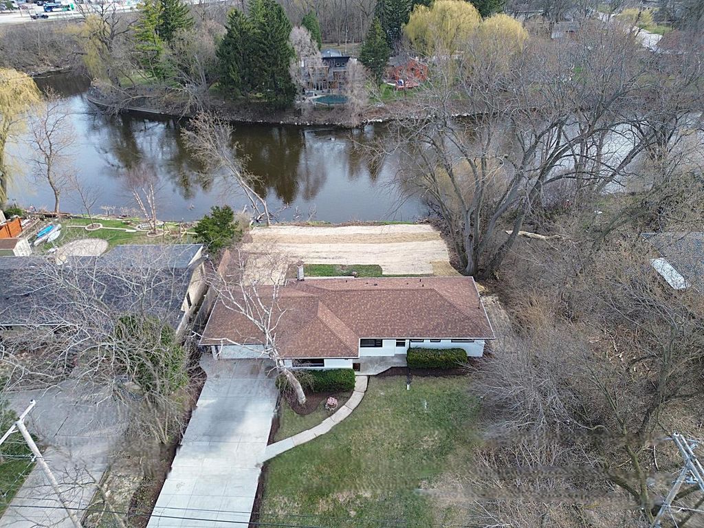 519 W Montclaire AVENUE, Glendale, WI 53217