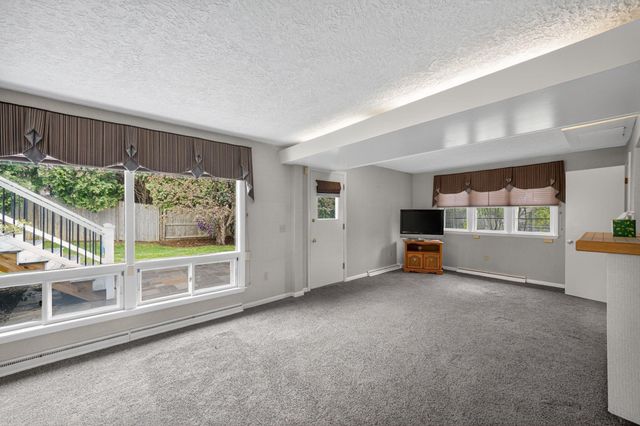 75 North Acres Road, Manchester, NH 03104