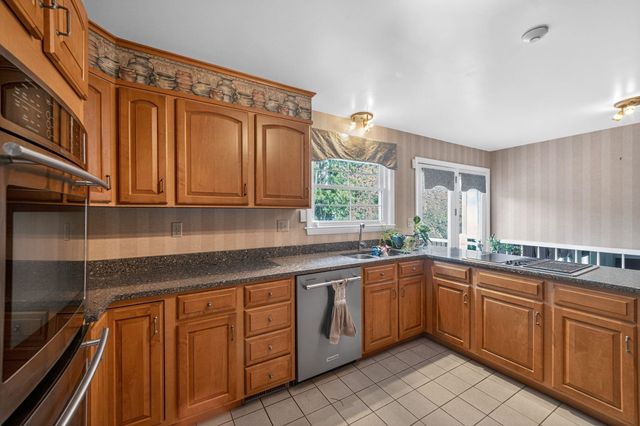 75 North Acres Road, Manchester, NH 03104