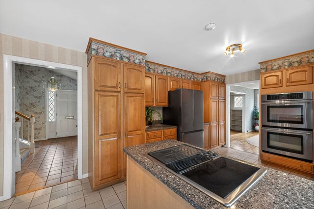 75 North Acres Road, Manchester, NH 03104