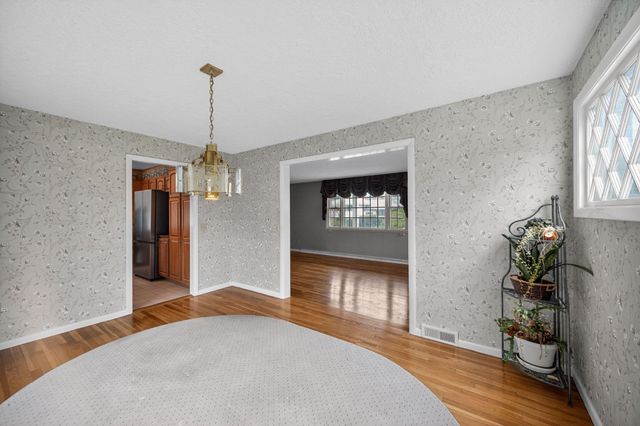 75 North Acres Road, Manchester, NH 03104