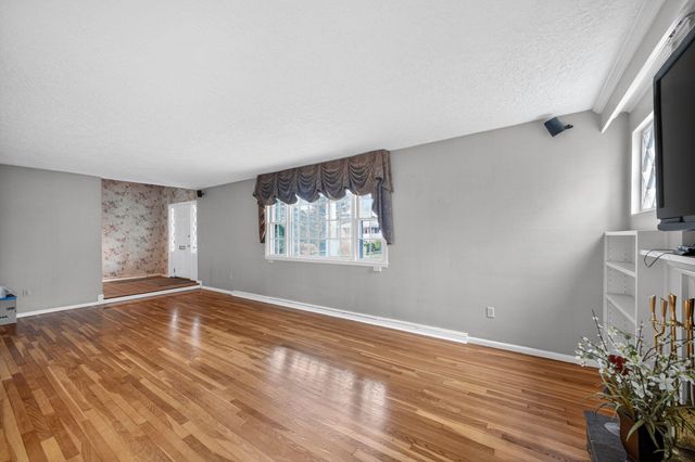 75 North Acres Road, Manchester, NH 03104
